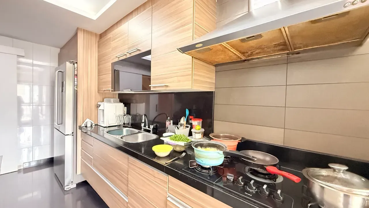 242 m² duplex penthouse with 4 bedrooms and 2 parking — photo 31