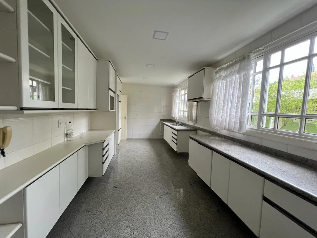 Unfurnished 1000 m² house with 5 en-suite bedrooms — photo 5