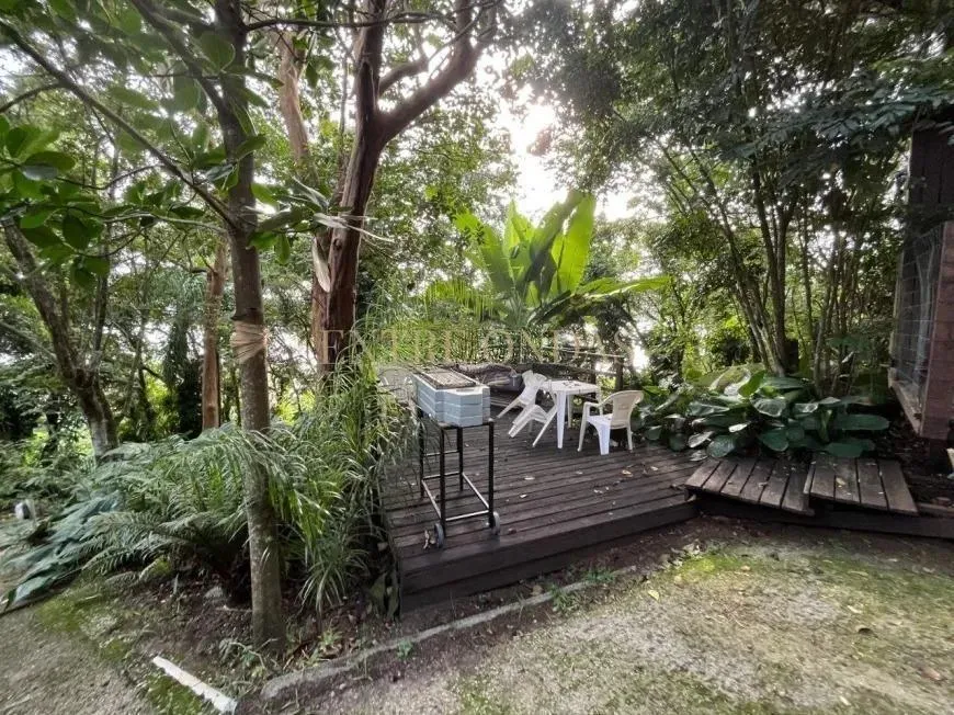 Furnished studio in a building with a pool — photo 5