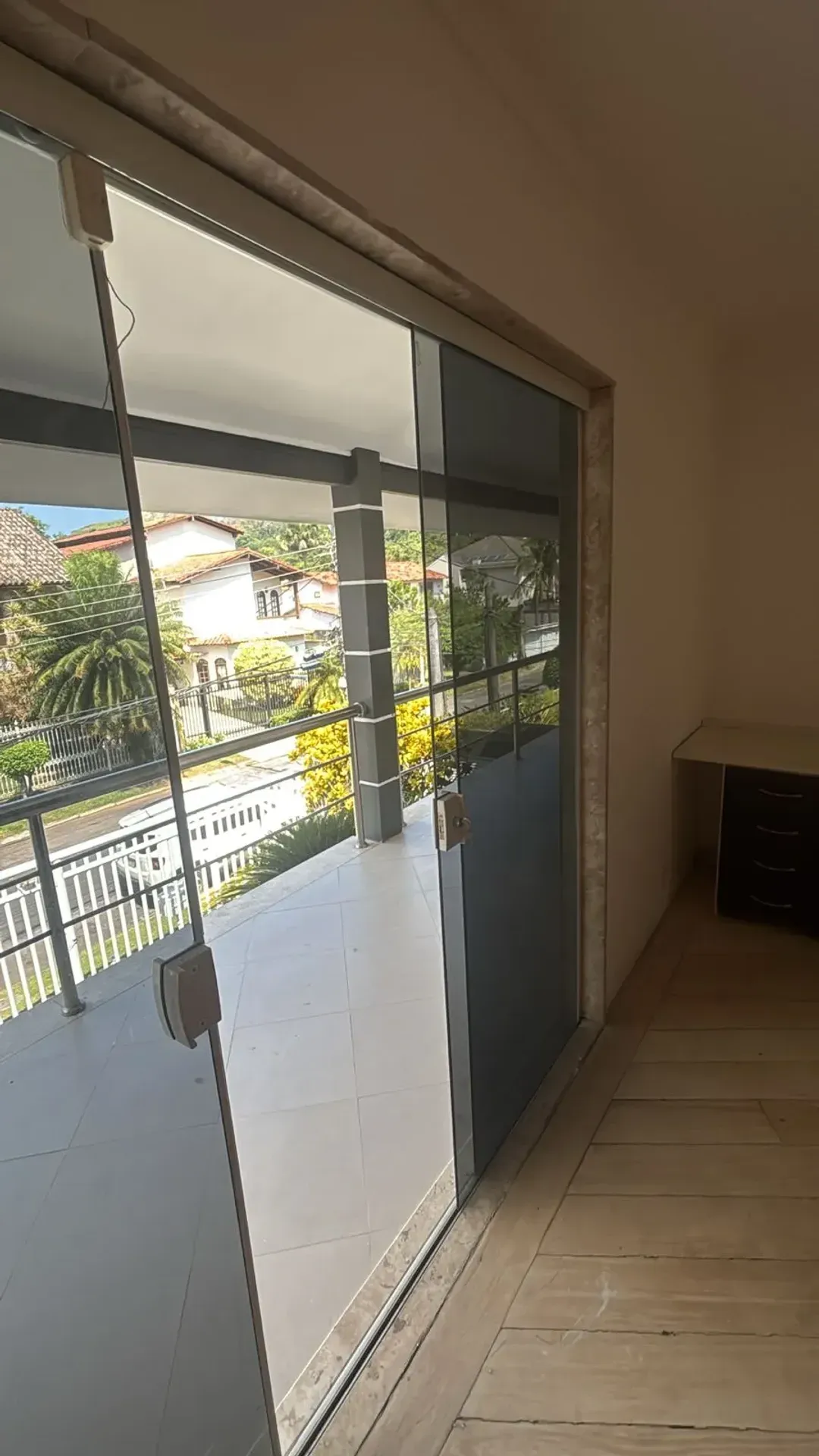 Apartment with 4 bedrooms, balcony and 500 m² — photo 16