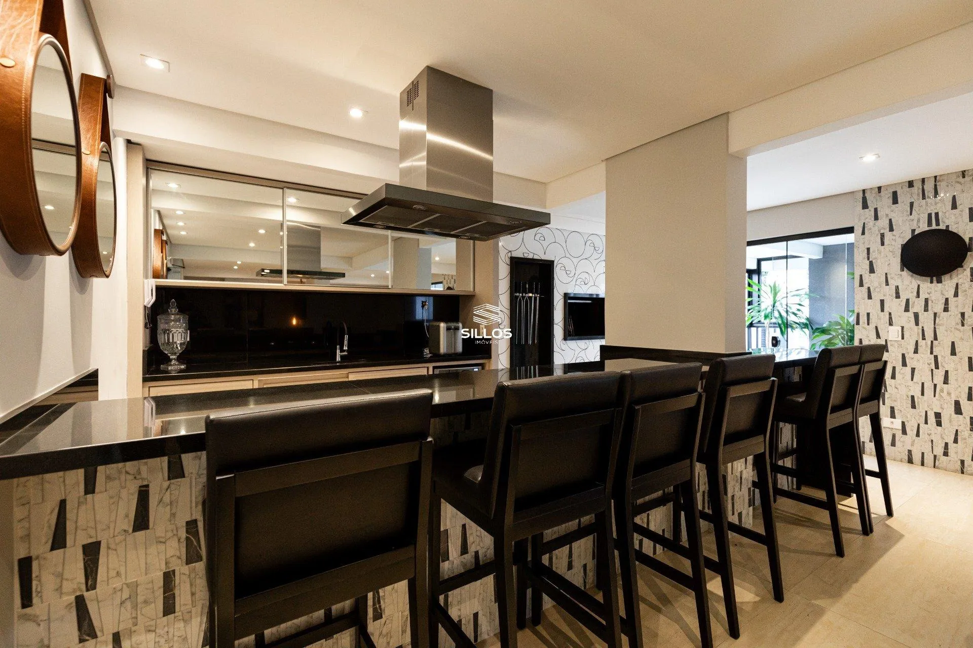 2-bedroom apartment with a grill on the balcony in Curitiba — photo 22