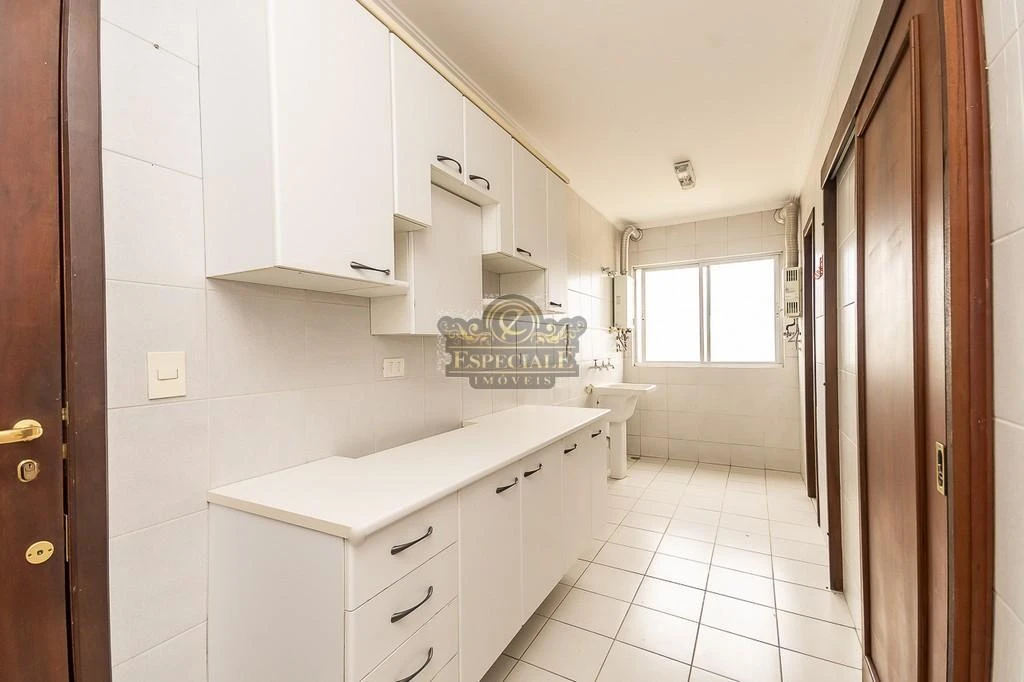 167 m² apartment with a grill on the balcony and a bathtub — photo 32