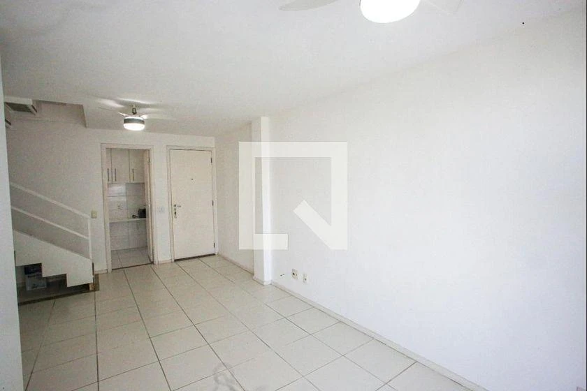 Balcony with a grill in a 3-bedroom apartment, 131 m² — photo 13
