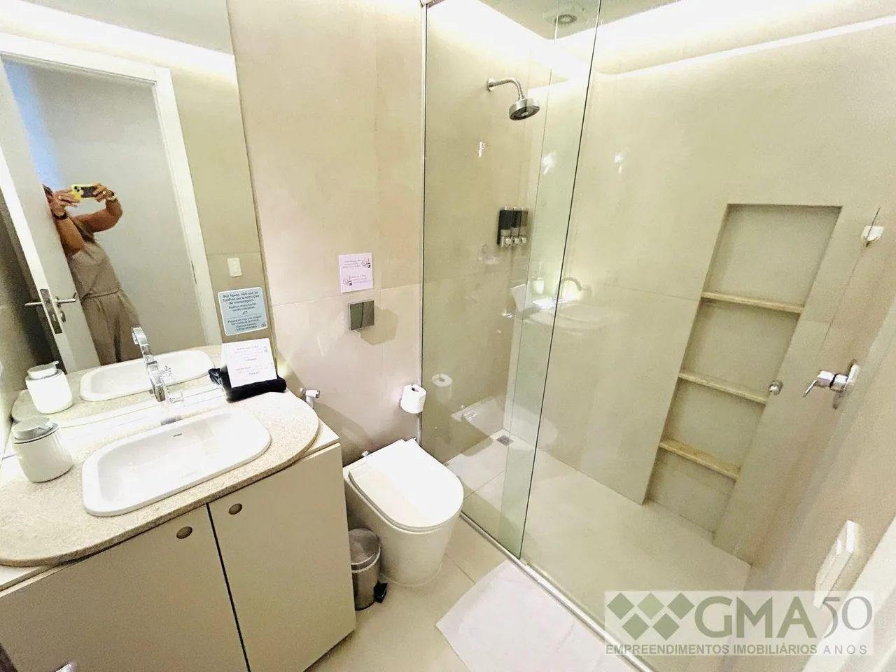 Furnished 2-bedroom apartment with open-plan kitchen — photo 12