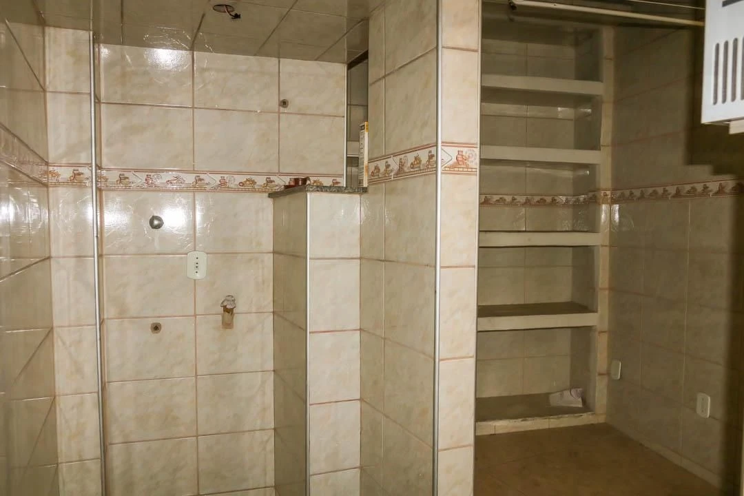 Apartamento de 2 dormitorios y 1 baño con cocina cerrada — photo 5