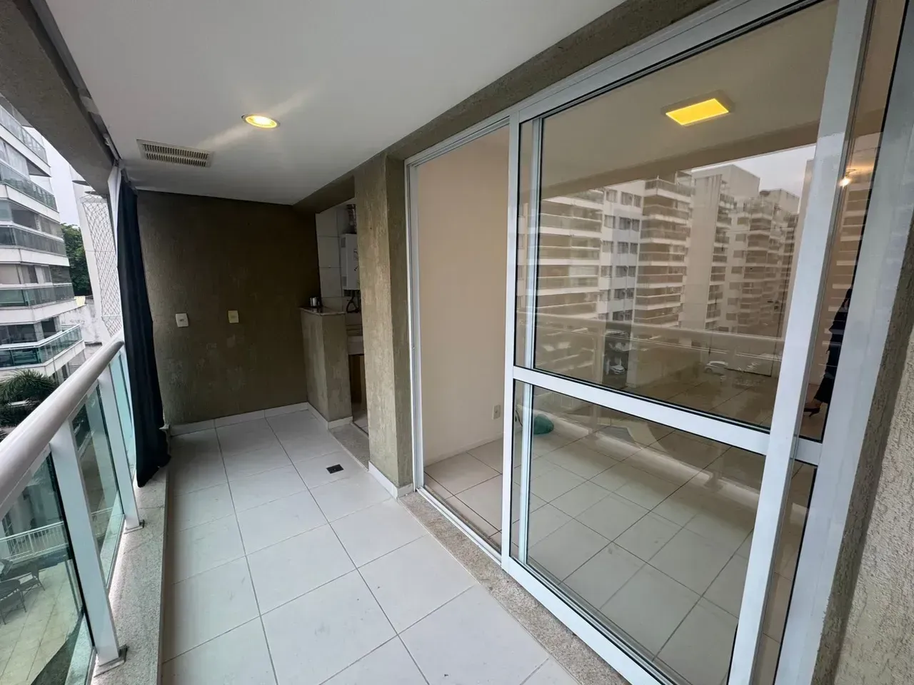 Apartment with 2 bathrooms and glass shower enclosures 61 m² — photo 10