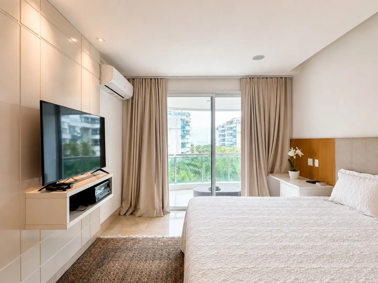 Rental apartment with 4 en-suite bedrooms and 282 m² — photo 14
