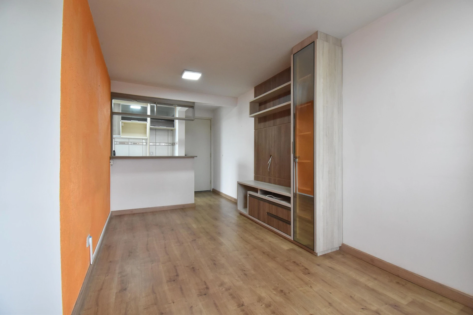 Засклений балкон та 2 спальні: квартира 49 м² — photo 6