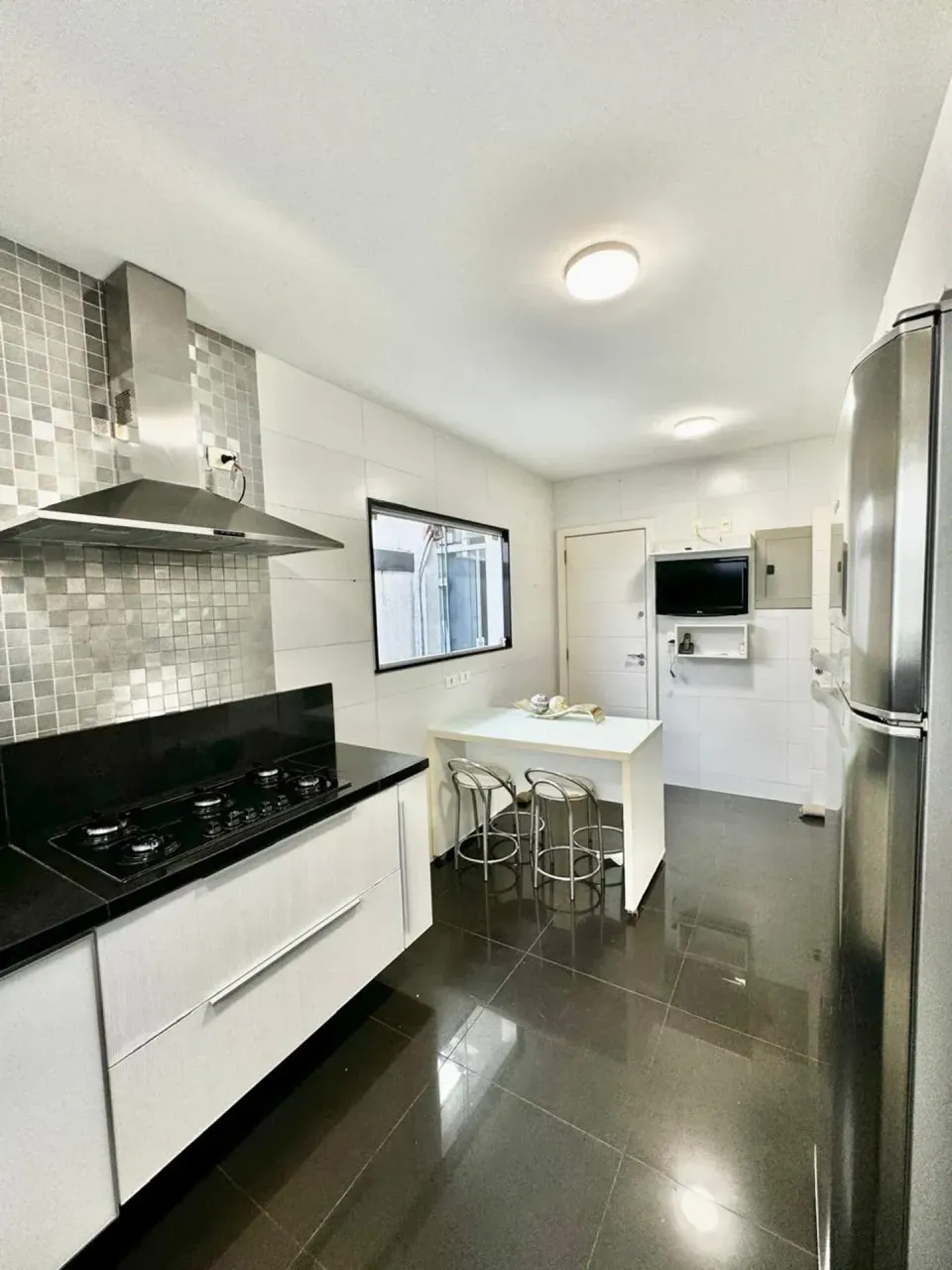 Furnished house with 5 bedrooms and open-plan kitchen — photo 8
