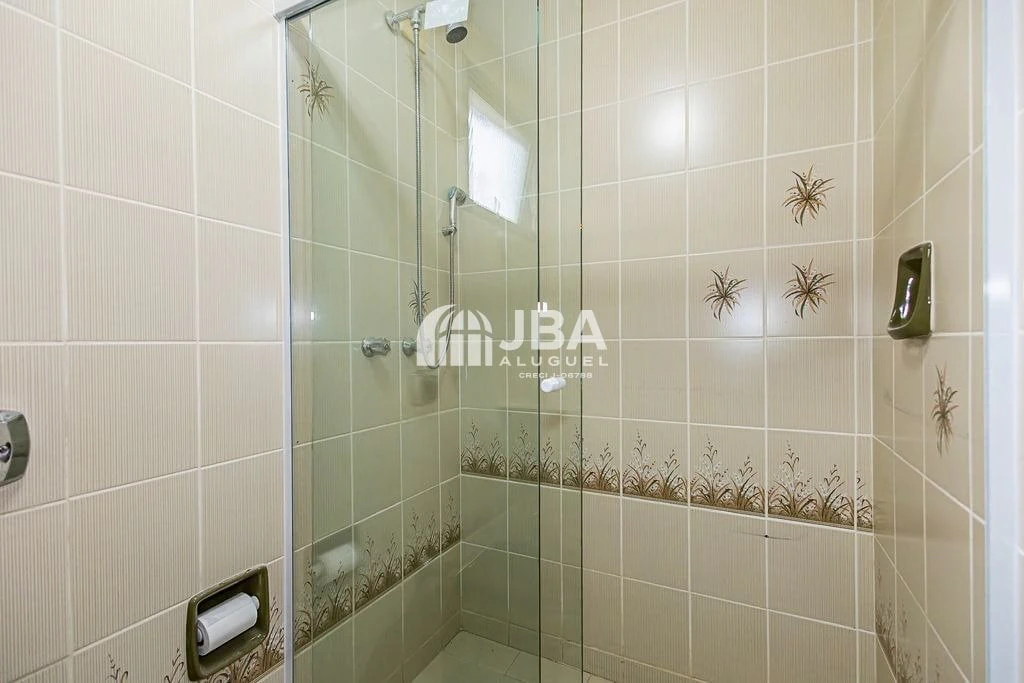2-bedroom apartment with wood or laminate floors in Curitiba — photo 12