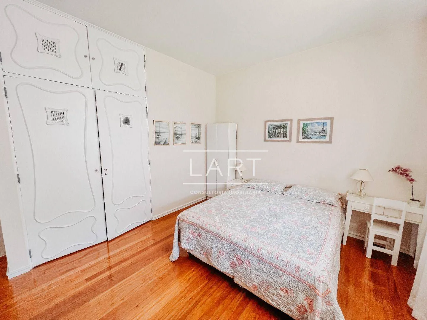 Home office in a 3-bedroom apartment, 160 m² — photo 5