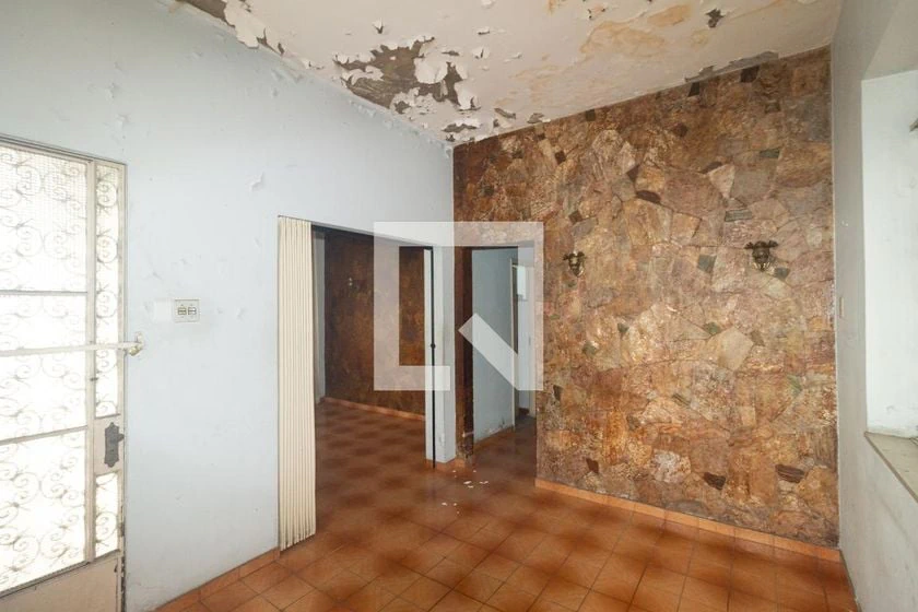 6-bedroom house with a glass-enclosed balcony — photo 23