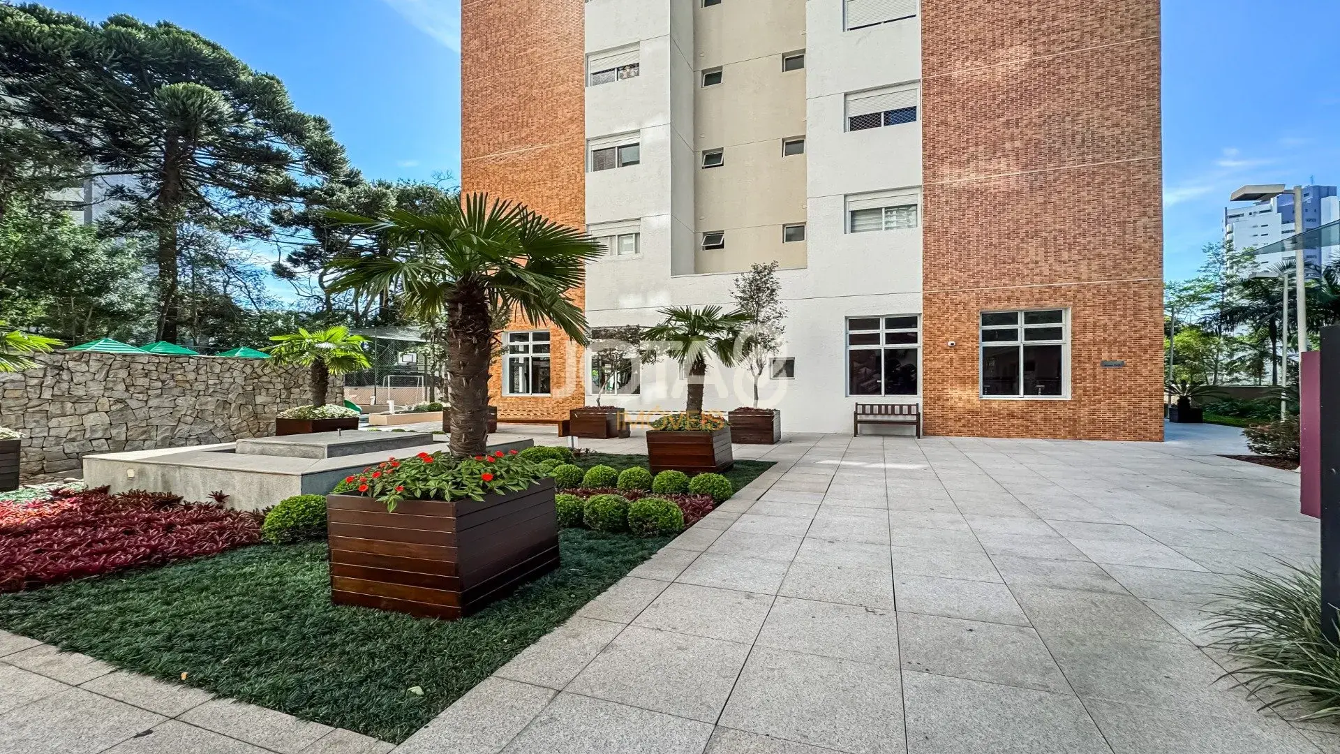 3-bedroom apartment with 185 m² and private BBQ space — photo 43