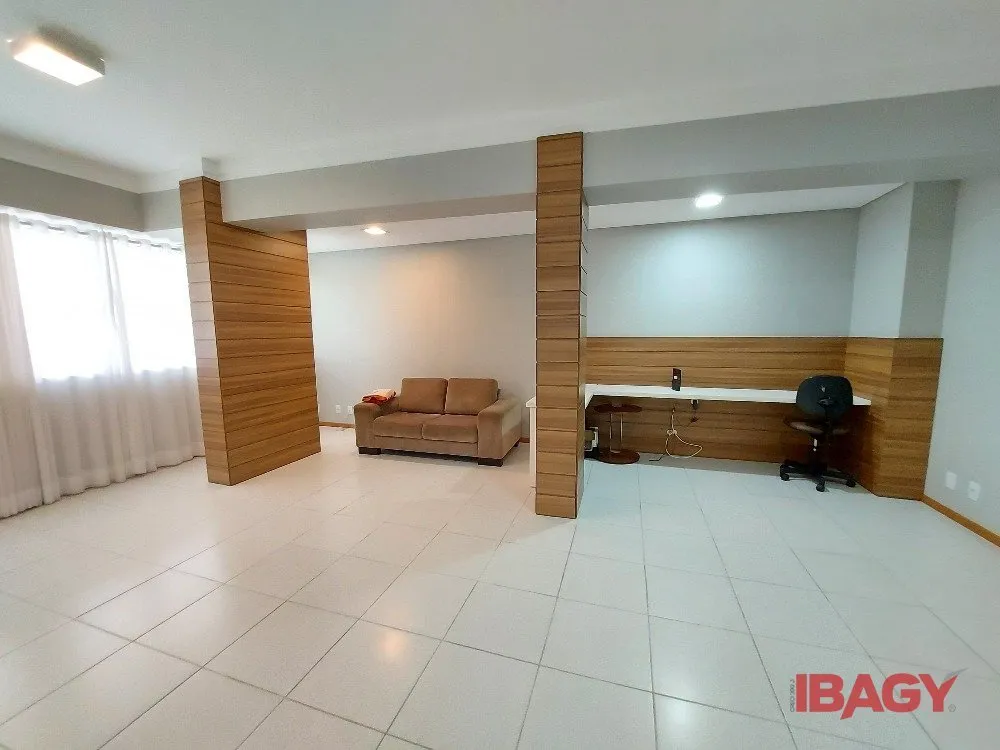 Home office in a 3-bedroom apartment, 77 m² — photo 9