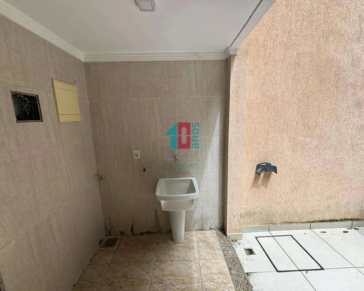 Casa com 3 dormitórios e 5 banheiros, 2 vagas — photo 27