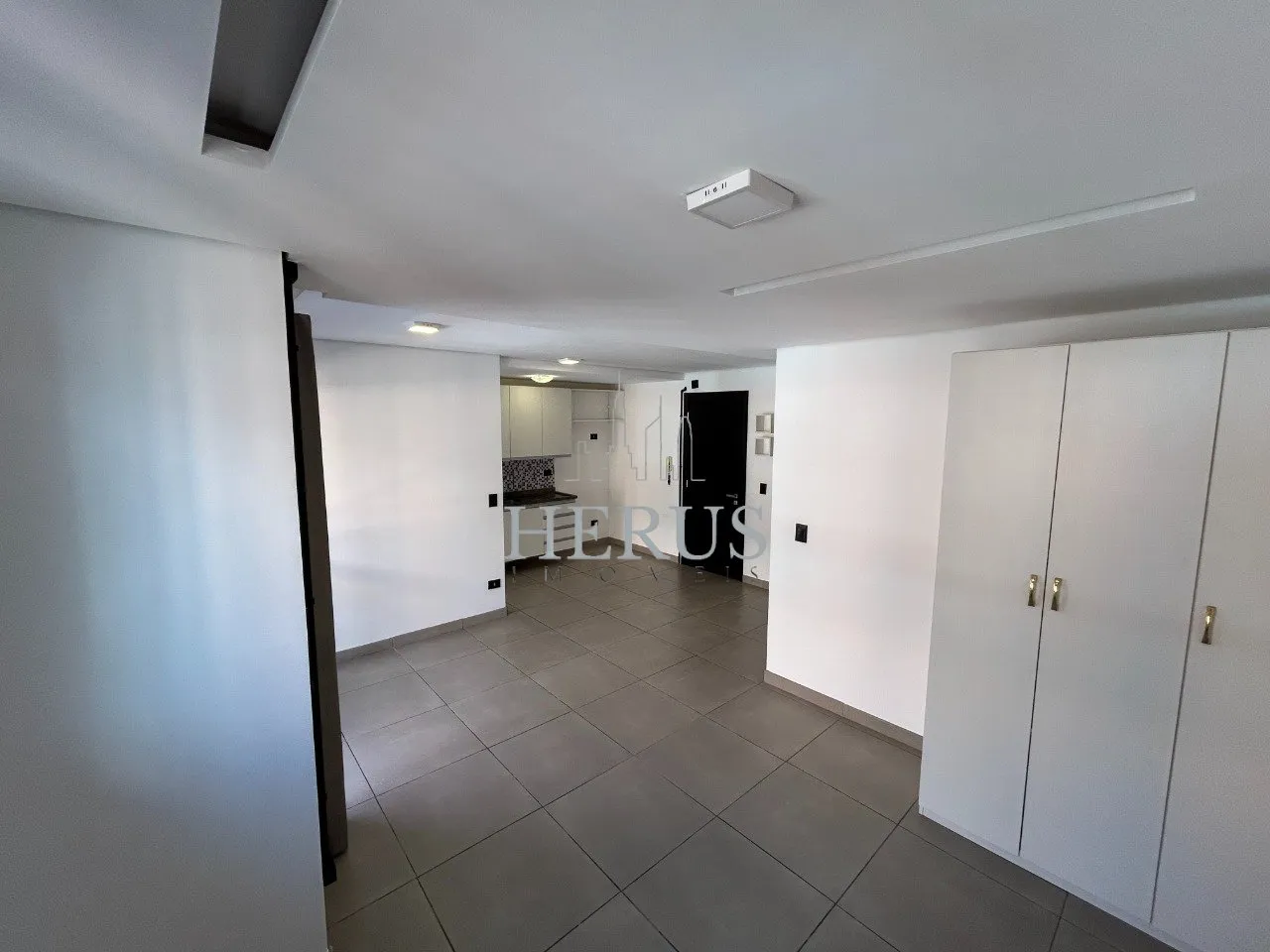 40 m² 1-bedroom apartment with balcony and private BBQ — photo 3