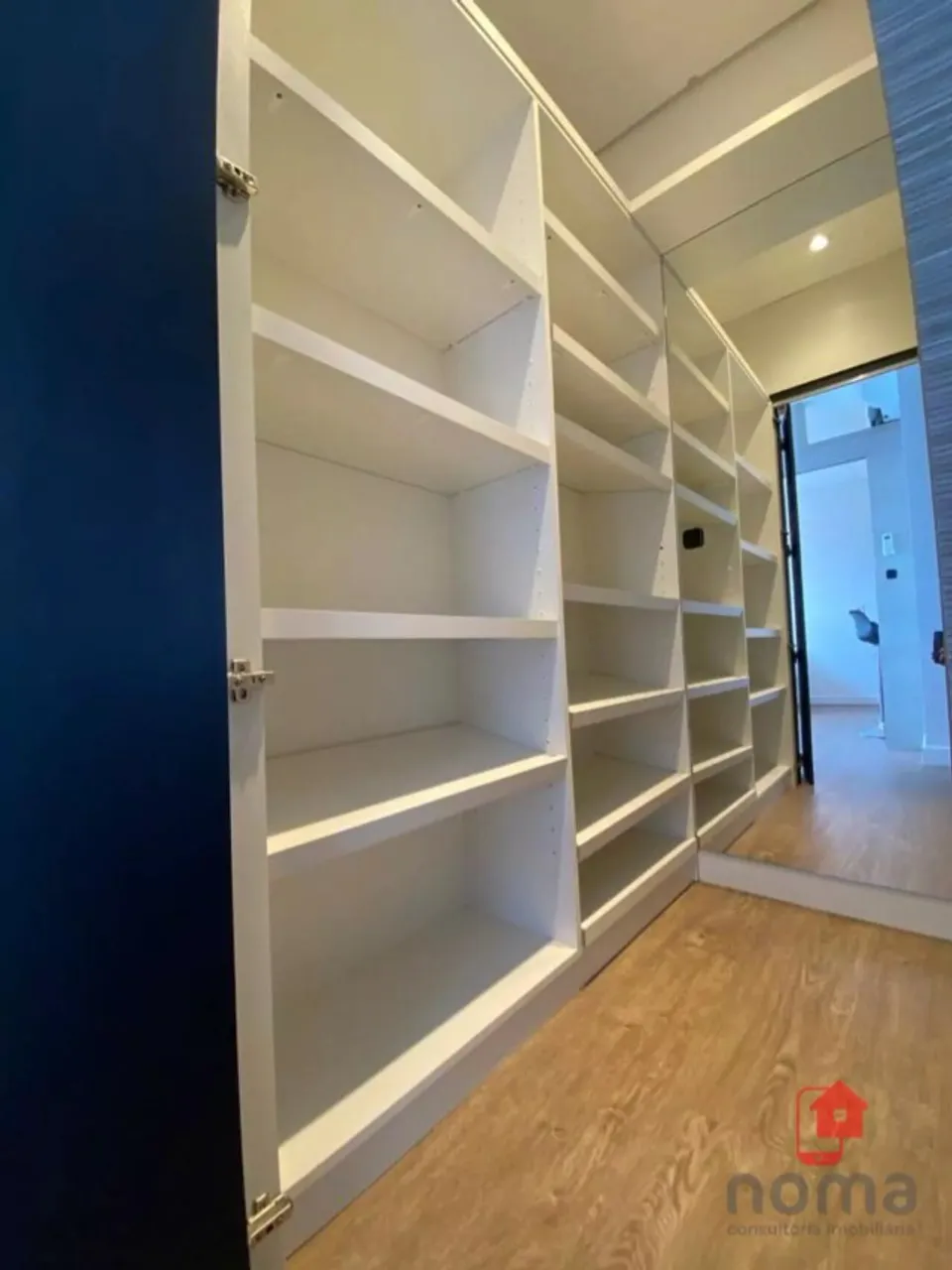 One-bedroom apartment in a building with a gym — photo 3