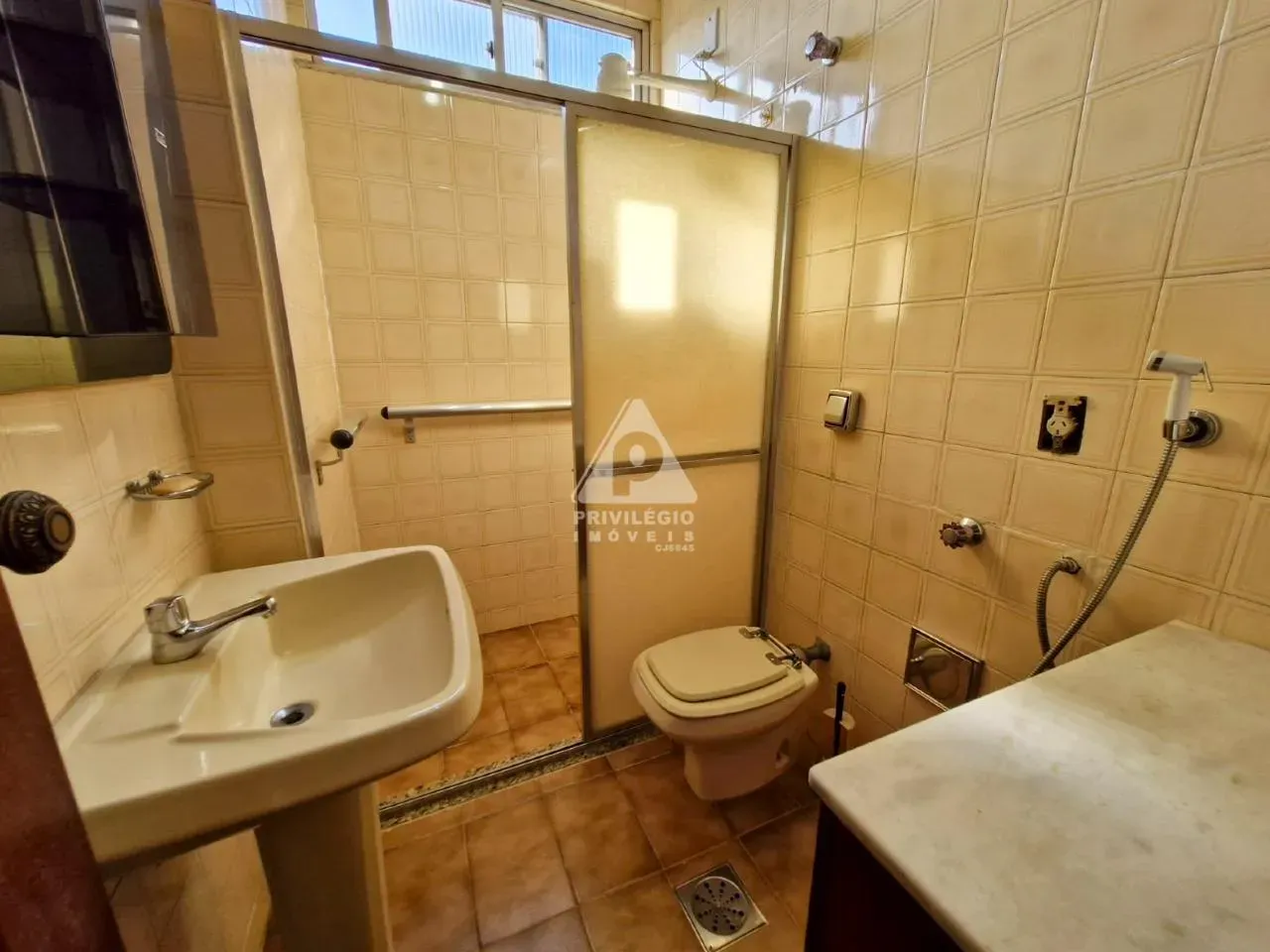 Wood or laminate floors in a 2-bedroom apartment, 60 m² — photo 13
