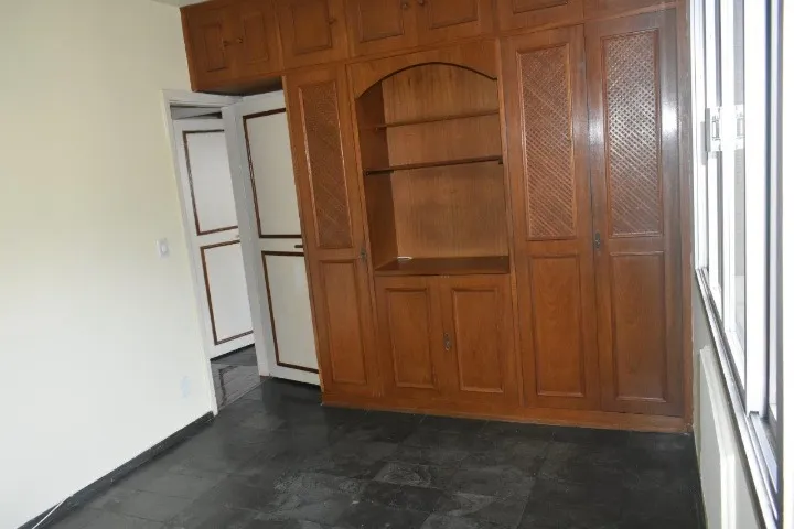 3-bedroom apartment with 3 baths, wood-floor living room — photo 5