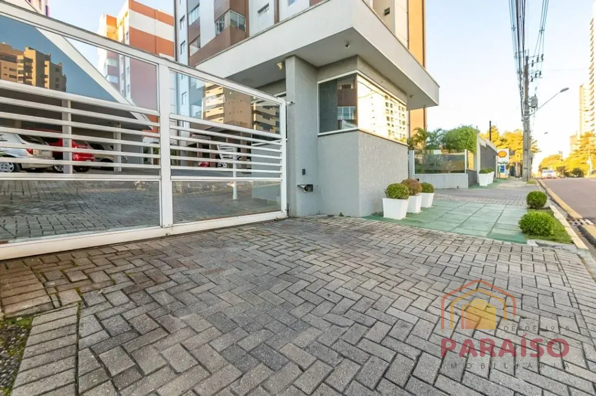 Balcony with a grill in a 2-bedroom apartment, 90 m² — photo 37