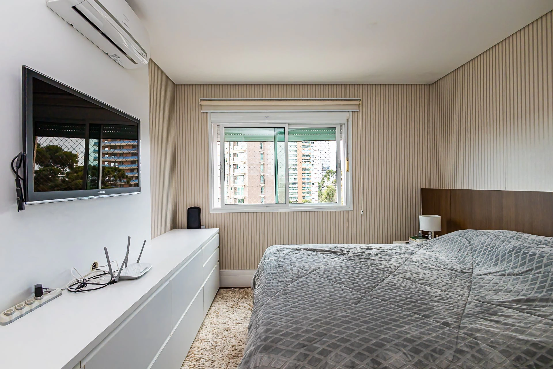 4-bedroom apartment with 2 en-suites and floor-to-ceiling windows — photo 22