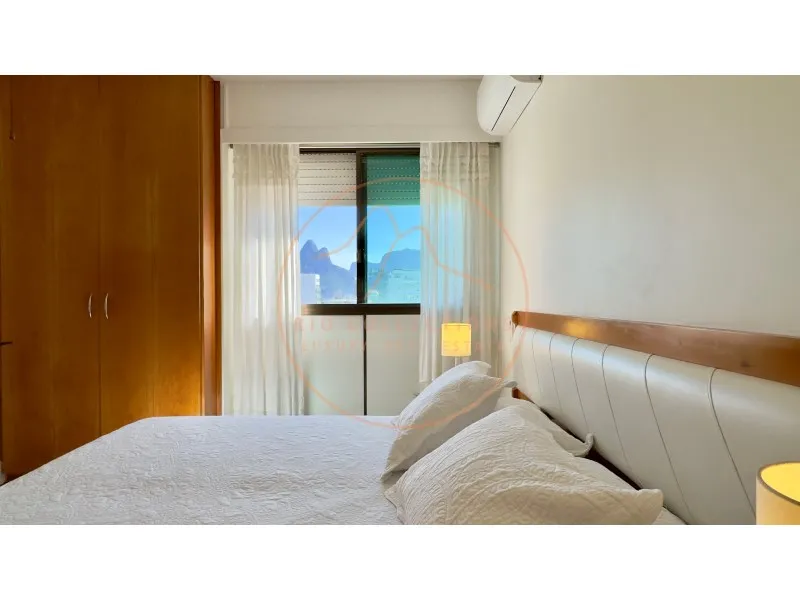 Apartment with 4 bedrooms and 5 bathrooms — photo 33