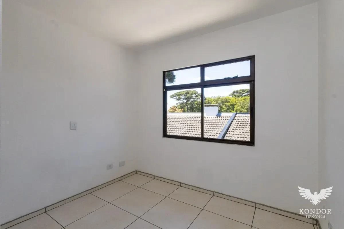 Walk-in closet in a 3-bedroom house, 184 m² — photo 35