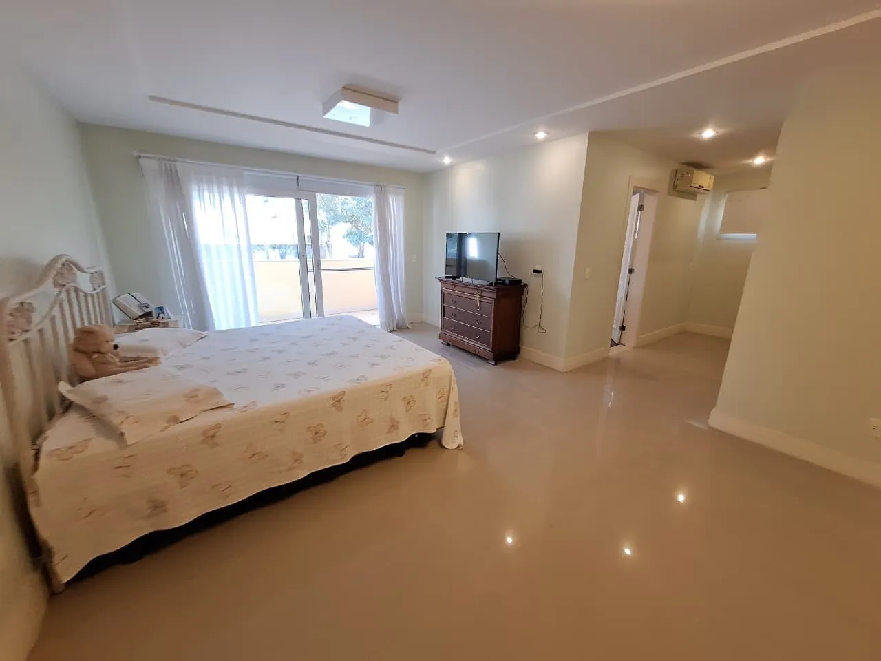 Furnished house with 4 bedrooms and 5 bathrooms — photo 41
