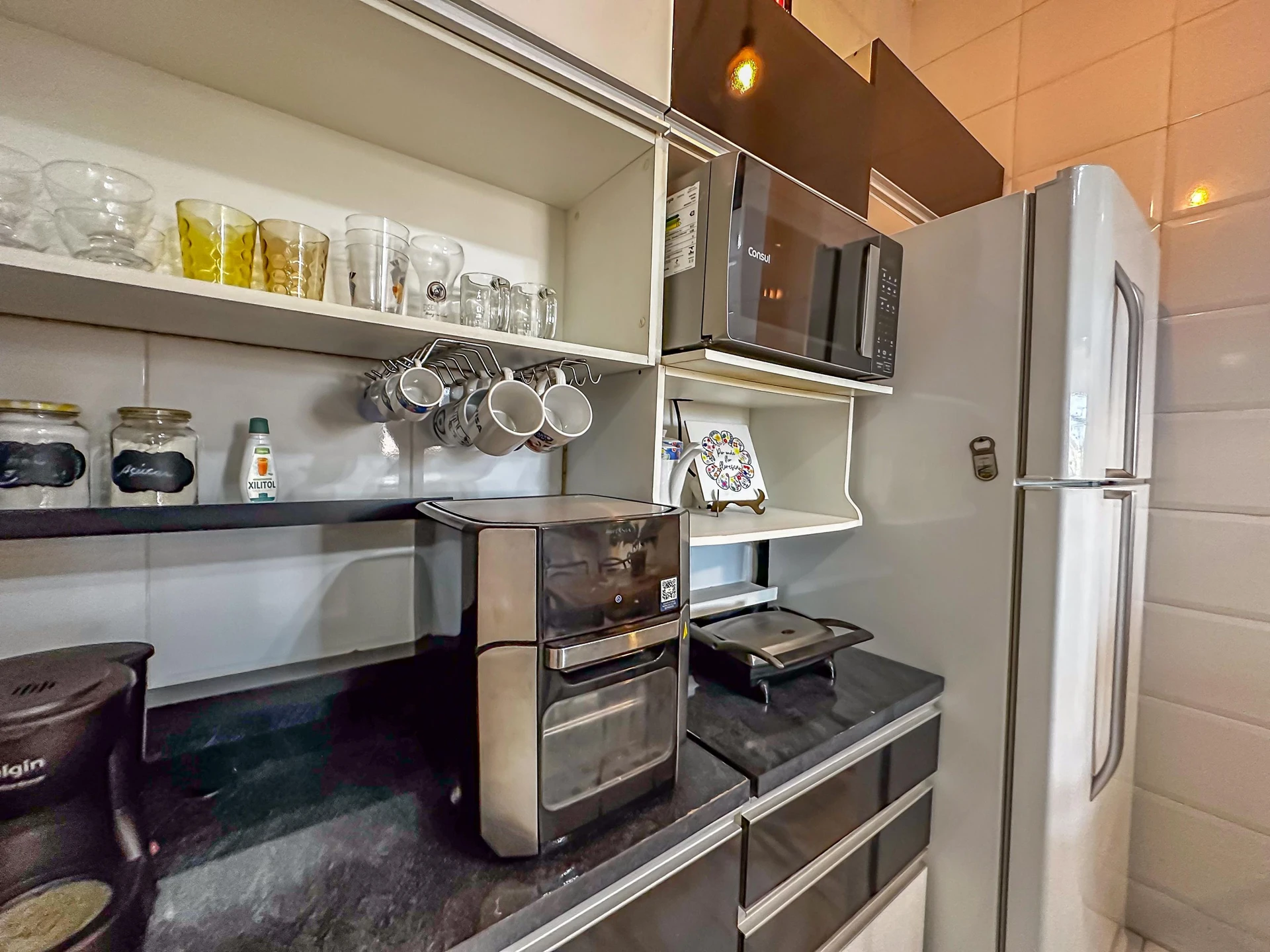 Furnished 1-bedroom apartment with an open kitchen — photo 24