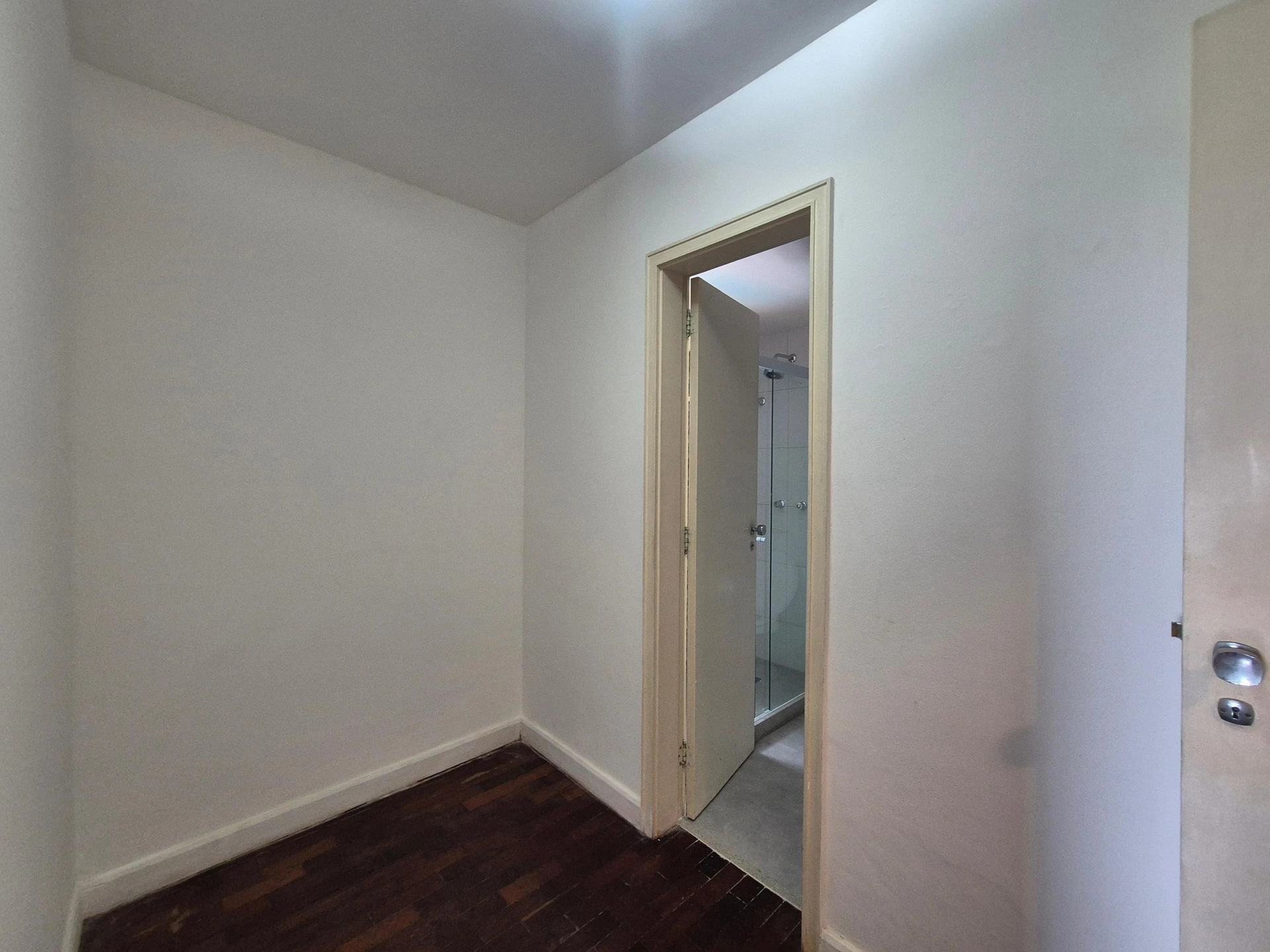 2-bedroom apartment in a building with a sauna — photo 44