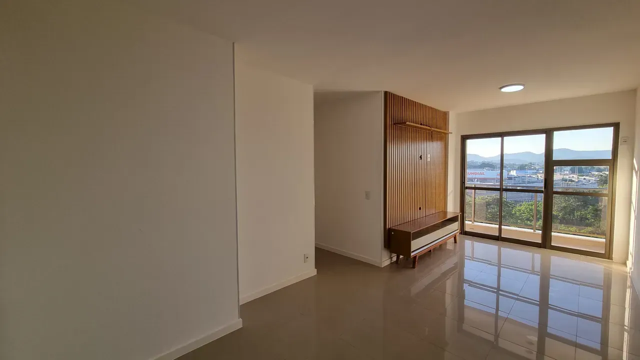 Apartamento com 2 quartos e cozinha fechada moderna — photo 2