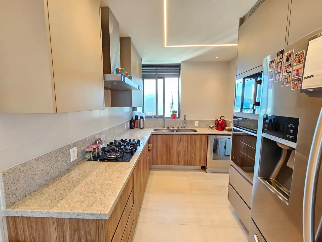 231 m² apartment with 3 bedrooms and 5 bathrooms — photo 30