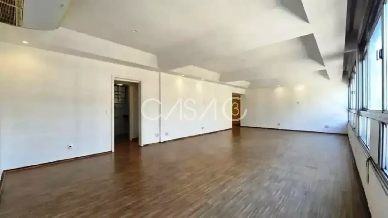 190 m² apartment with a walk-in closet and a water view — photo 11