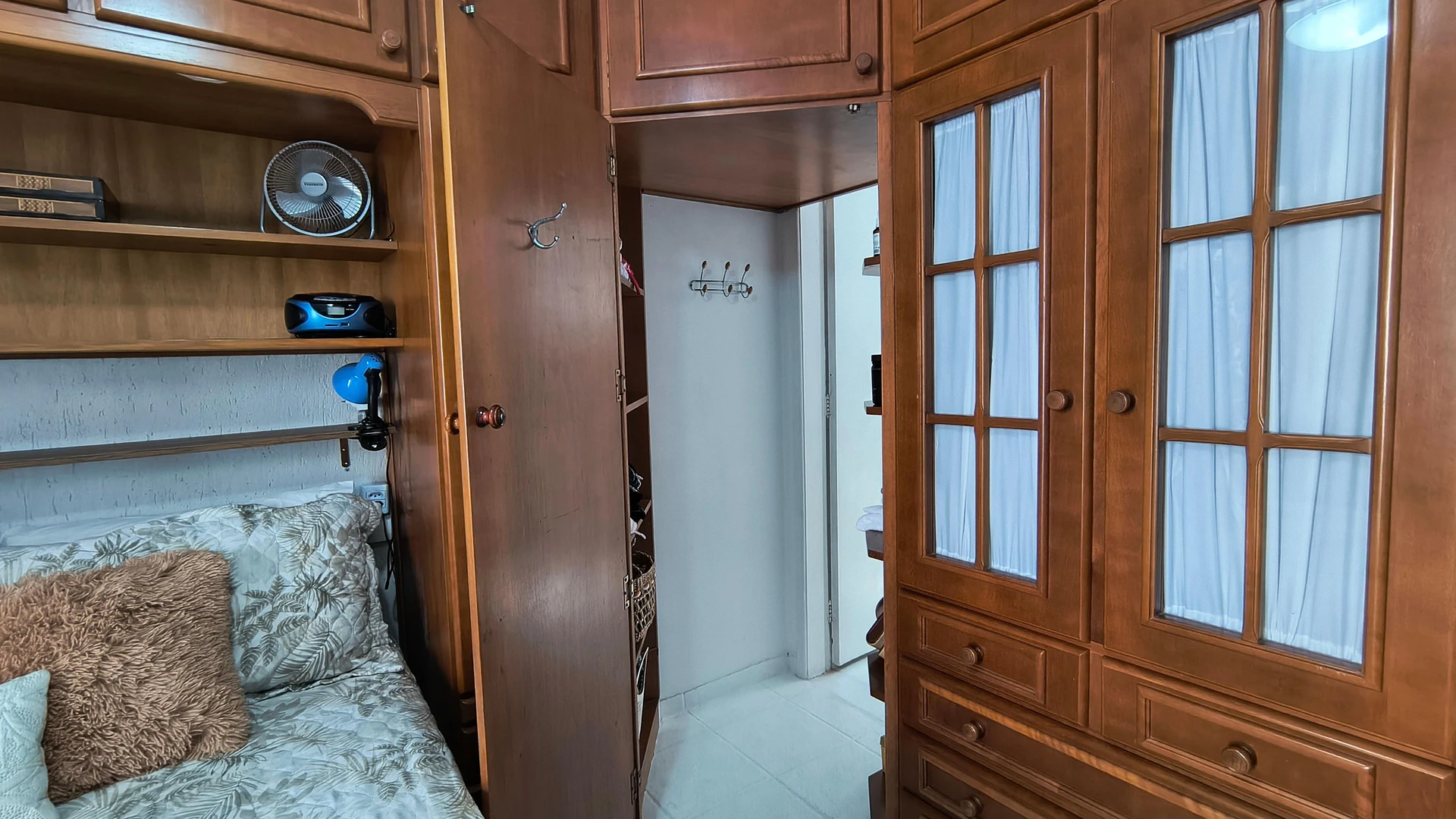 Apartamento mobiliado com mesa de trabalho e 4 quartos — photo 10