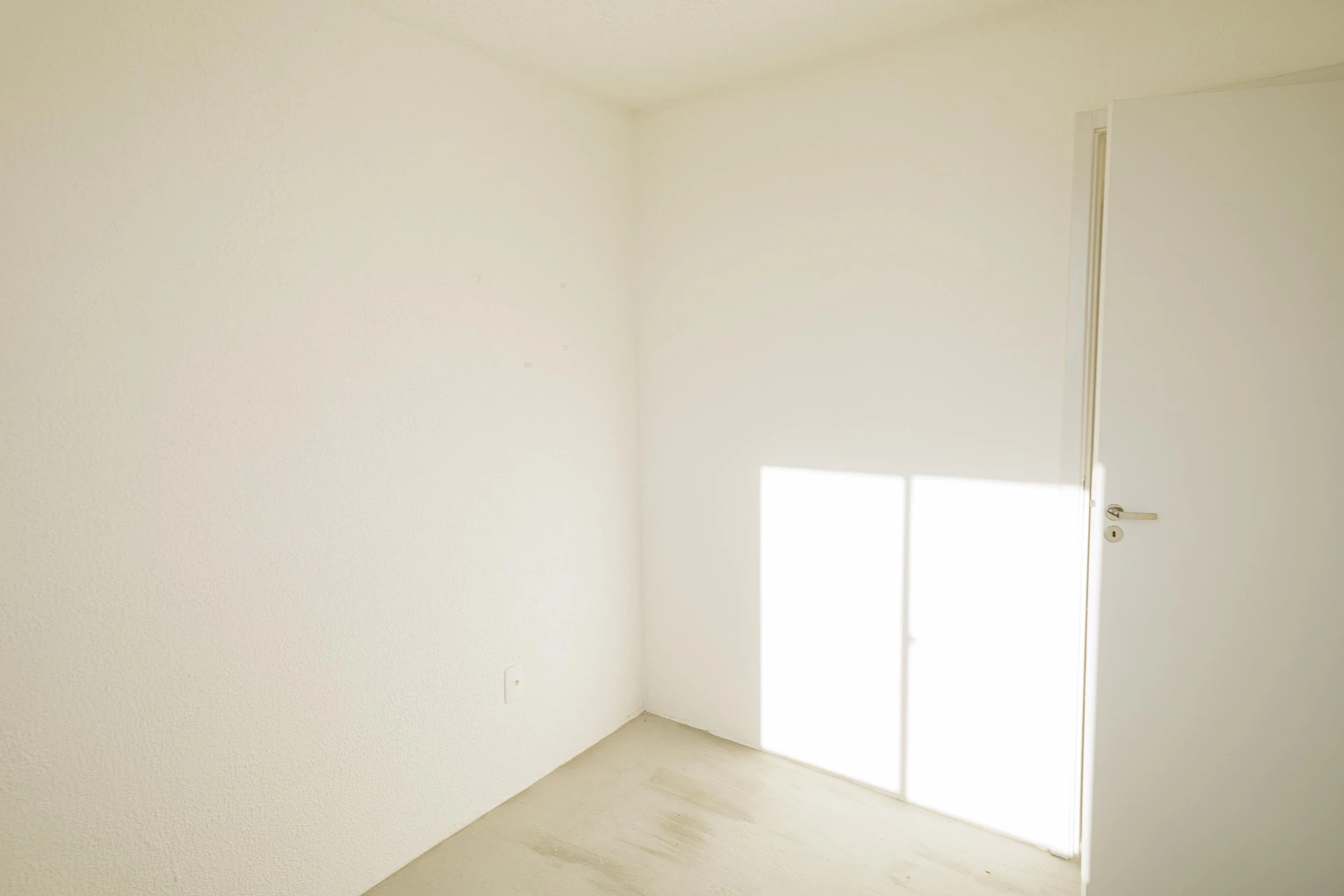 Apartment with 2 bedrooms and a glass-enclosed shower — photo 19