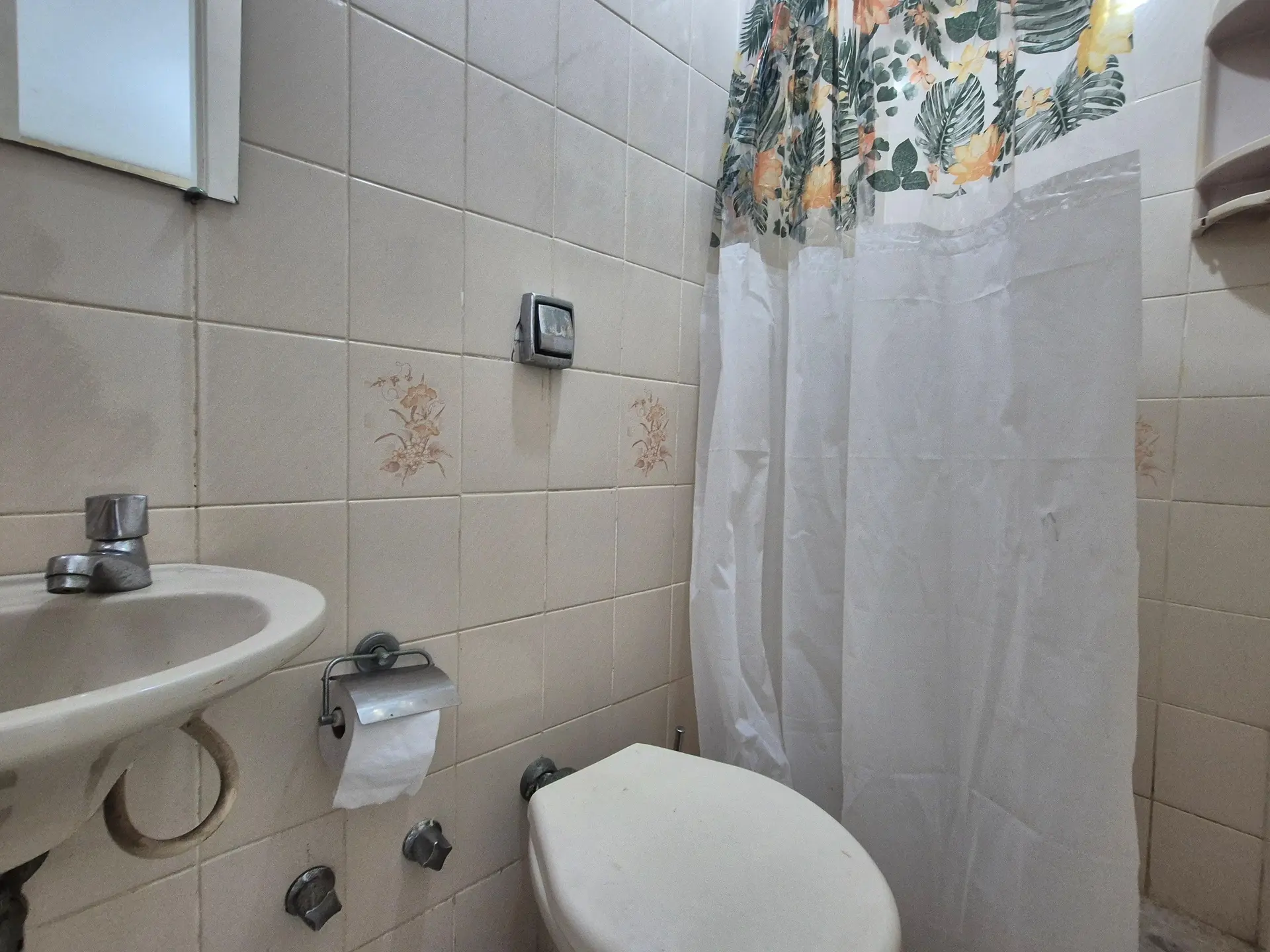 4-bedroom apartment with 3 bathrooms and a balcony — photo 51