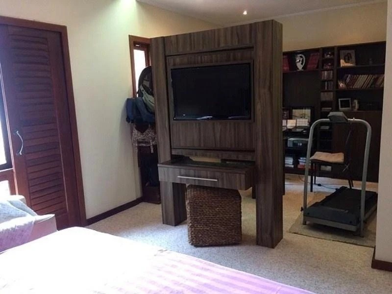 Furnished house 945 m² with 4 bedrooms and 5 bathrooms — photo 9