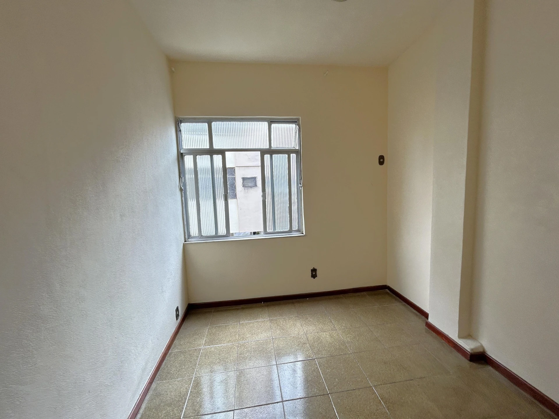 Unfurnished 1-bedroom apartment with 1 parking space — photo 9