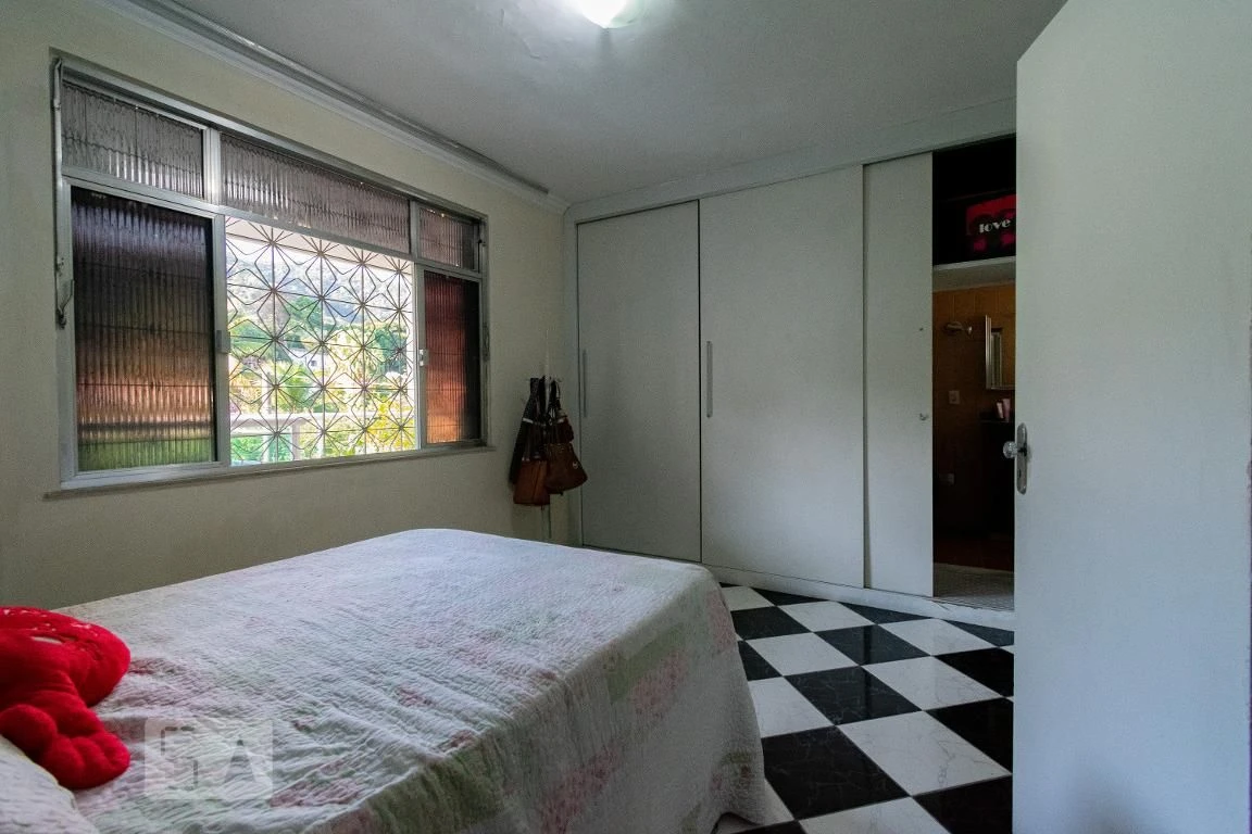 Furnished 4-bedroom house with private garden — photo 15