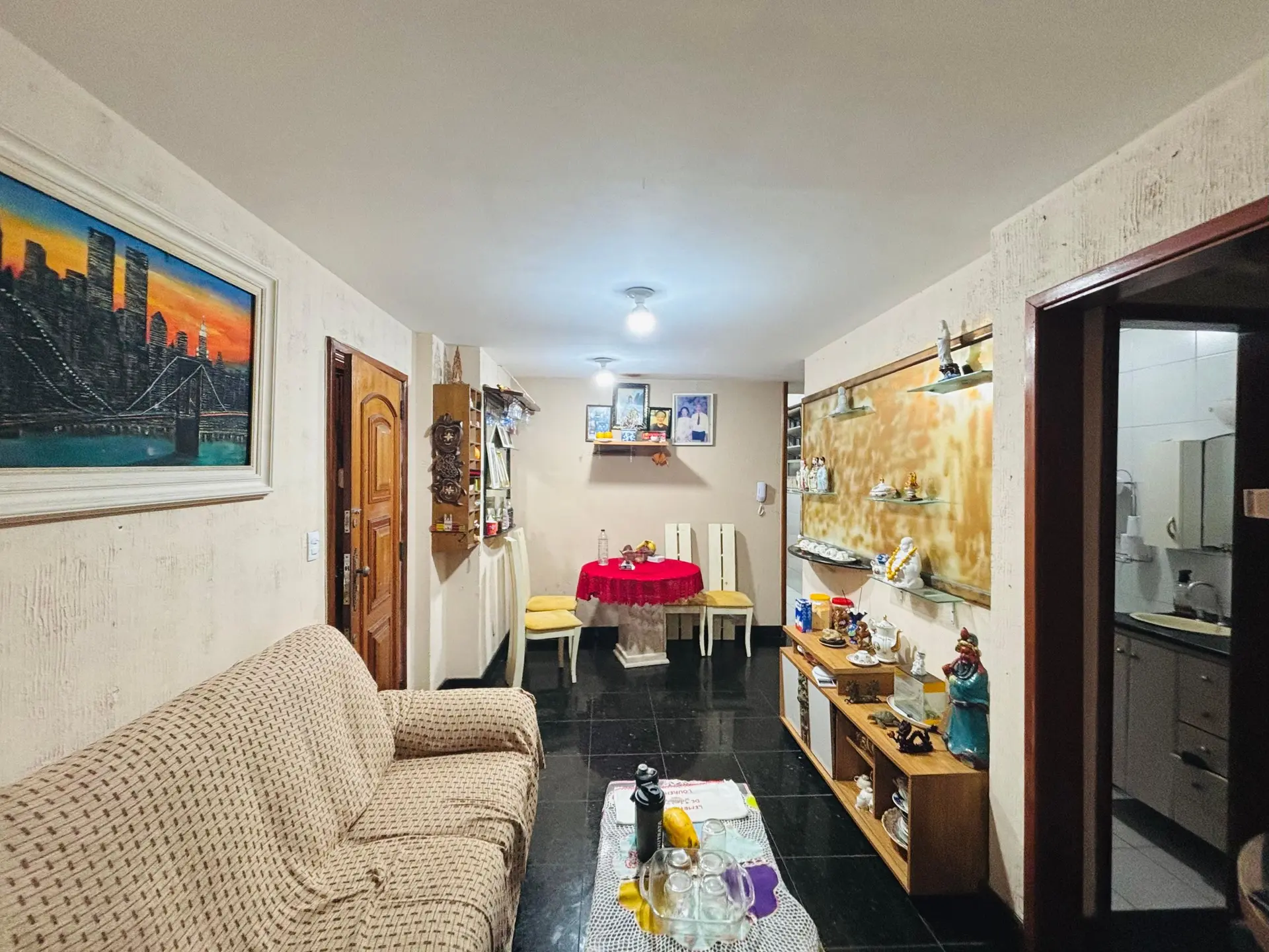 Furnished 2-bedroom apartment with a closed kitchen