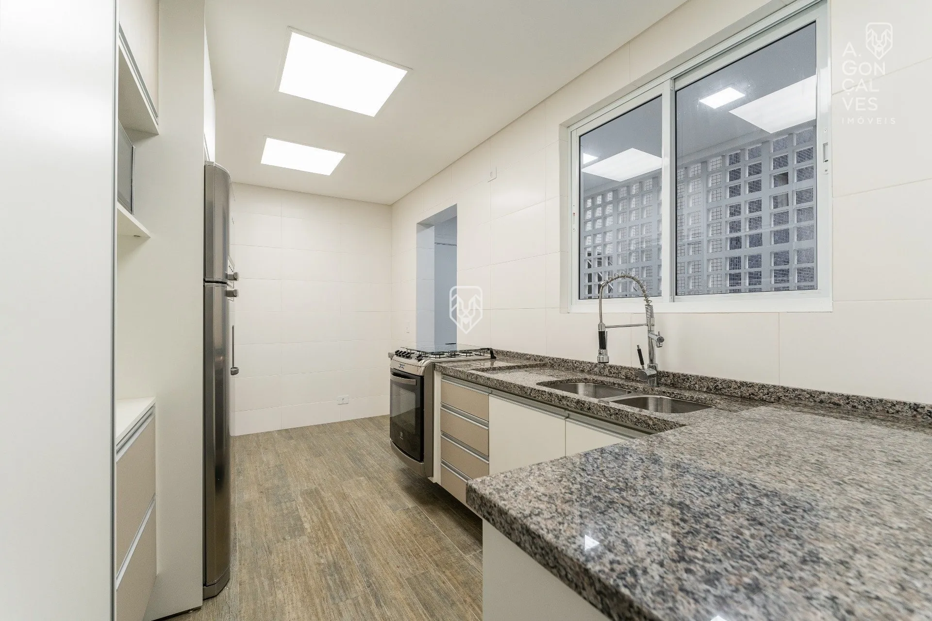 Furnished apartment with 3 bedrooms and a suite — photo 21