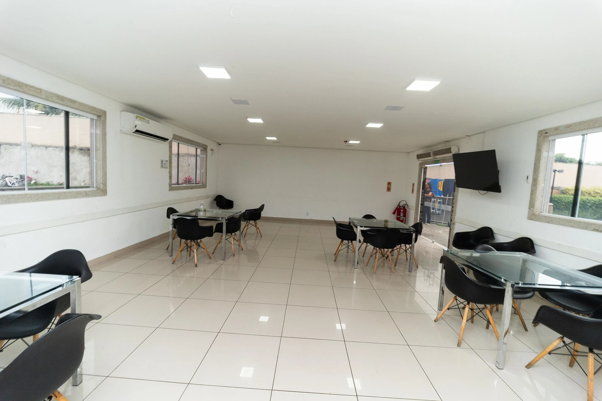 2-bedroom apartment in a building with a pool — photo 6