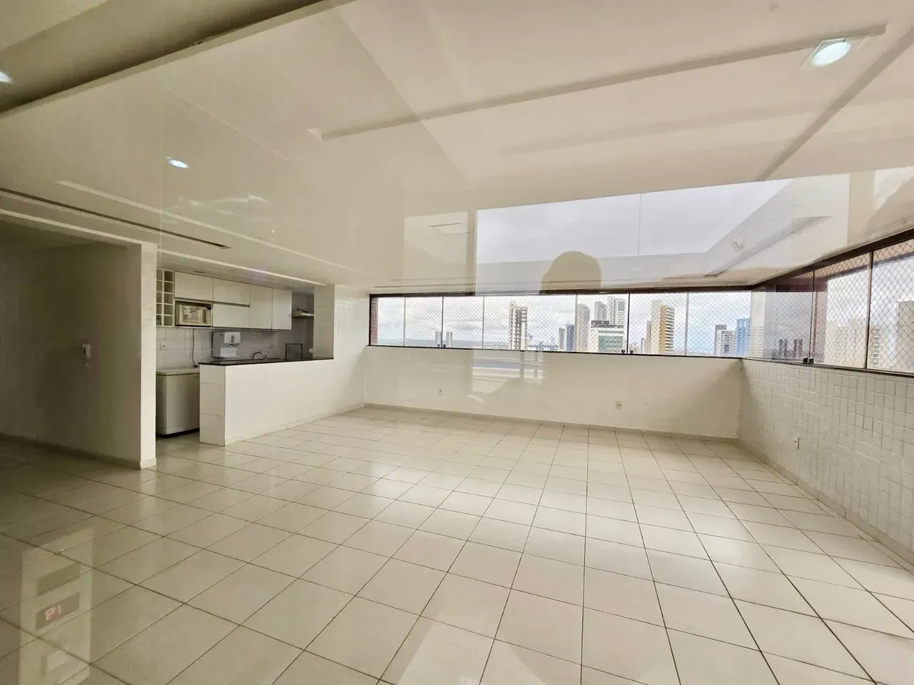 Apartment on the 11th floor with a home office — photo 16