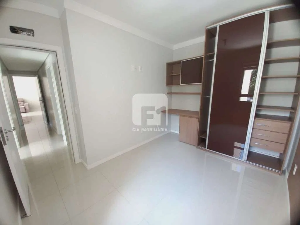 4-bedroom apartment with a mountain view in Florianópolis — photo 13