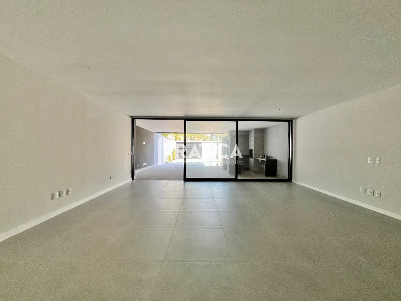 Casa padrão sem mobília com 4 quartos e 5 banheiros — photo 8