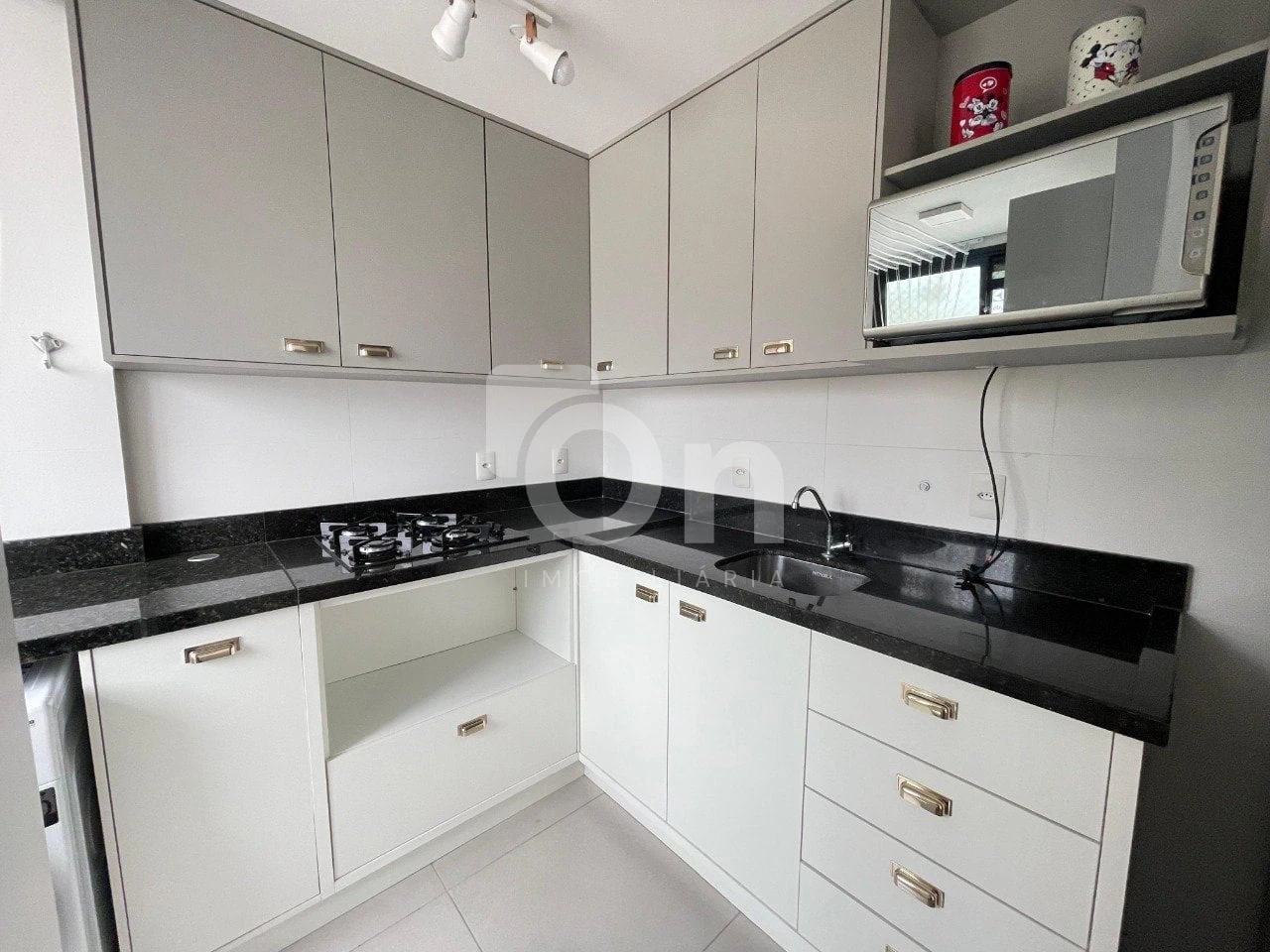 One-bedroom apartment with a mountain view in Florianópolis — photo 4