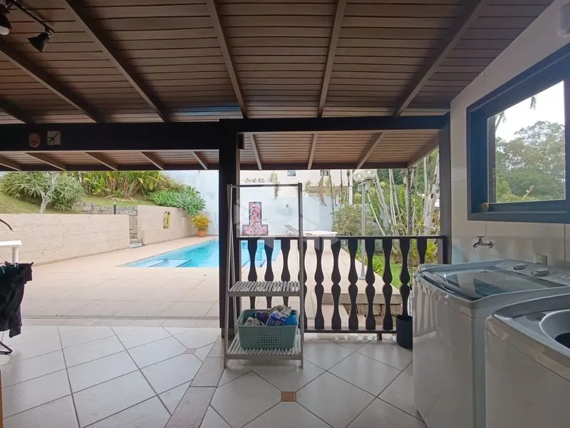 Studio in a building with a pool — photo 25