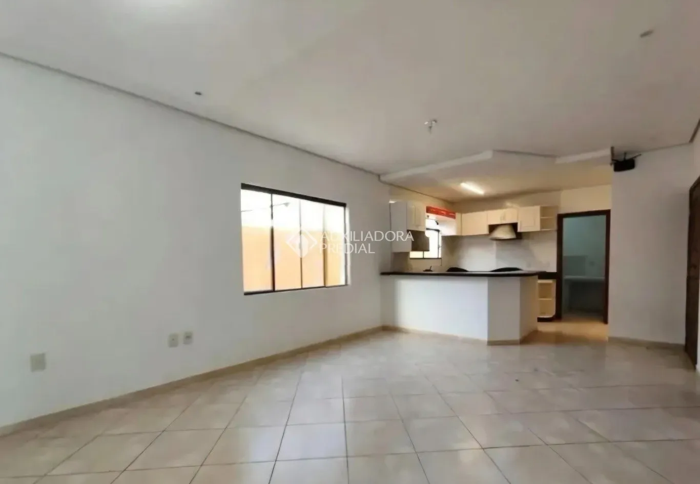 House with 3 bedrooms and open-plan kitchen — photo 4