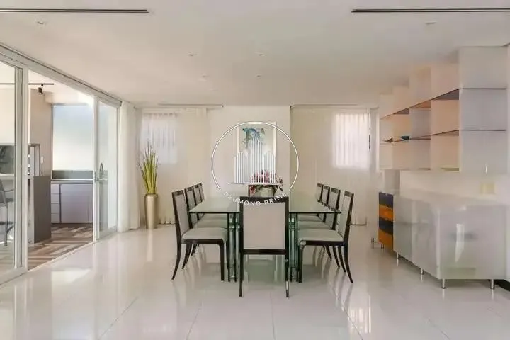 House with 6 en-suite bedrooms, 800 m² and 4 parking spots — photo 44
