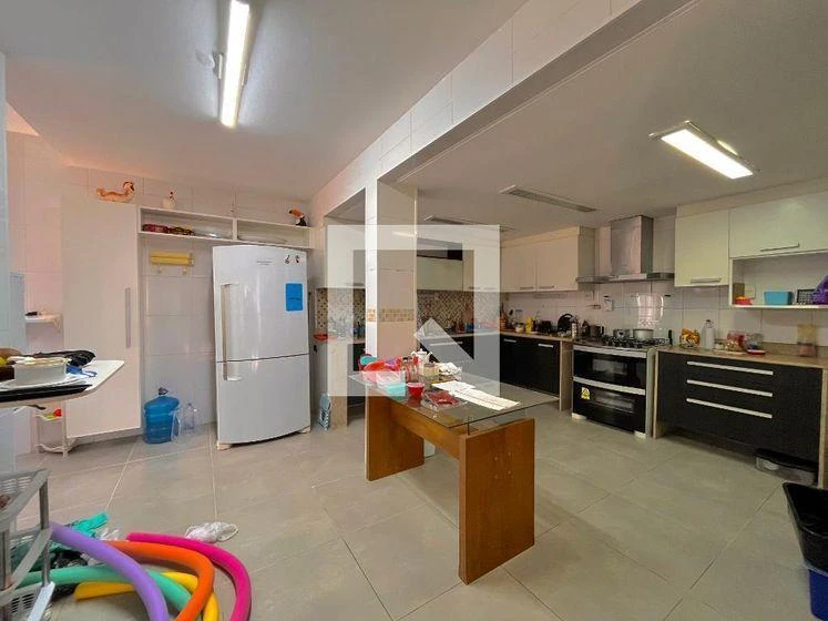 Furnished house, 350 m², with a glass-enclosed balcony — photo 13